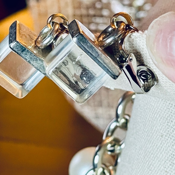 Vintage hard to find Robert Rose Parure of faux pearls and lucite blocks. - Picture 6 of 12